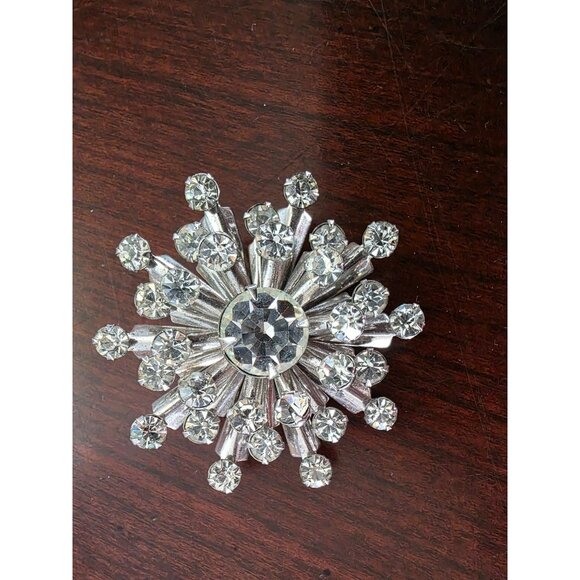 Vintage Clear Rhinestone Silver Starburst Snowflake Brooch Pin - Picture 1 of 3